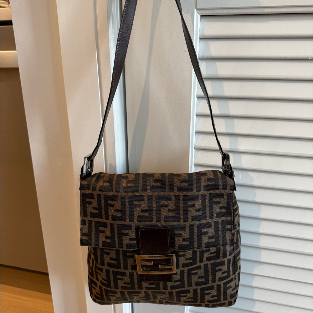 Classic Vintage Fendi Bag - Picture 4 of 4